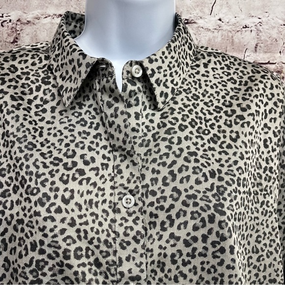 Chico’s 2 Cool Max Gray Leopard Print Button Long Sleeve Shirt 12/14 - Picture 3 of 9